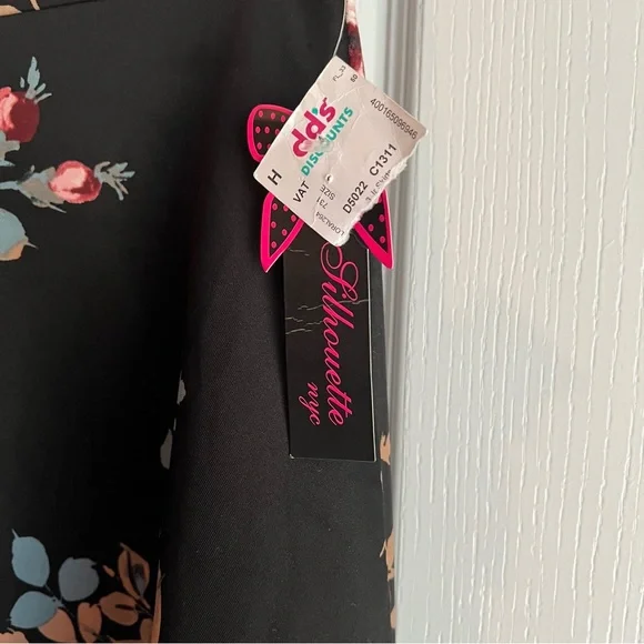 NWT Silhouette NYC Floral A-Line Circle Skirt Size Small‎ - Picture 3 of 5